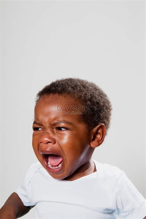 Niño Llorando Foto Descarga Gratuita Hd Imagen De Foto Lovepik