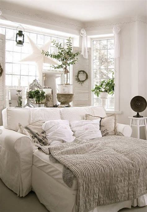 Bedrooms with white walls are a blank canvas that you can decorate however you want. 50 Winter Decorating Ideas