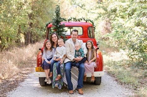 Outdoor Christmas Mini Session Ideas Christmas Tree Lighting 2021