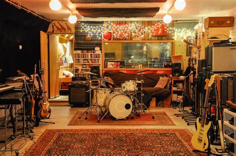 Located In Williamsburg Brooklyn Grand Street Recording Is A Musician