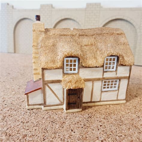 Hornby Skaledale Oo Gauge R8500 Poachers Rest Thatched Cottage Free