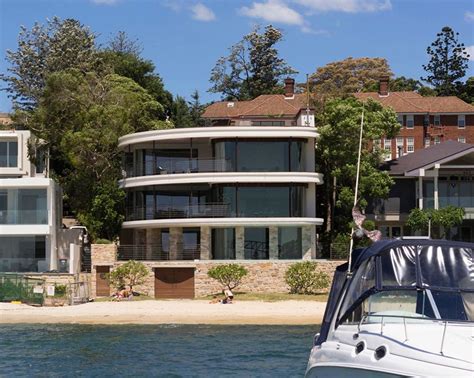 Luigi Rosselli Architects Revives Art Deco Harbor Front Property In