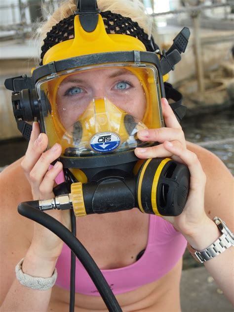 Pin By Alexandra On Scuba Fullface Mask Woman Gas Mask Girl Scuba