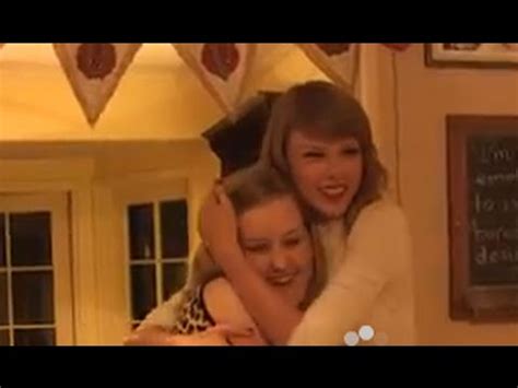 Taylor Swift Baked You Cookies In This New Featurette