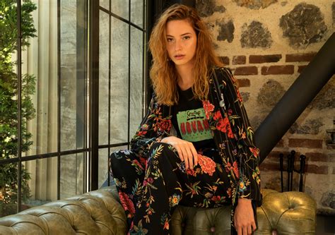 Evy Model Superbe Connecting Fashion Talents