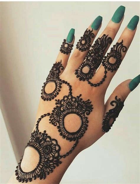 If you are searching for simple arabic mehndi designs for left hand and for the right one, you are landed on a correct page. Pin by anshu nathani on Mehndi images | Circle mehndi ...