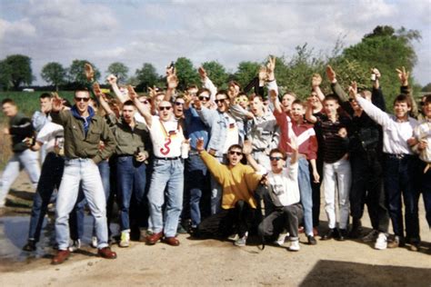 Totally, bfc dynamo and cottbus fought for 4 times before. Fotos: Die Fankurve des BFC Dynamo 1990 - Faschisten in ...
