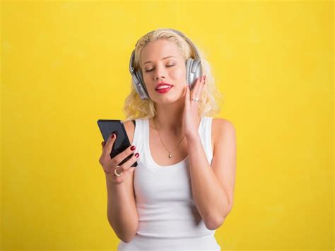 Premium Photo Woman Listening To Music