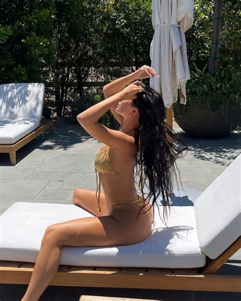 Kylie Jenner Hot In A Gold Bikini Without Makeup 5 Photos The