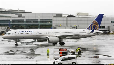 N67134 United Airlines Boeing 757 200 At San Francisco Intl Photo