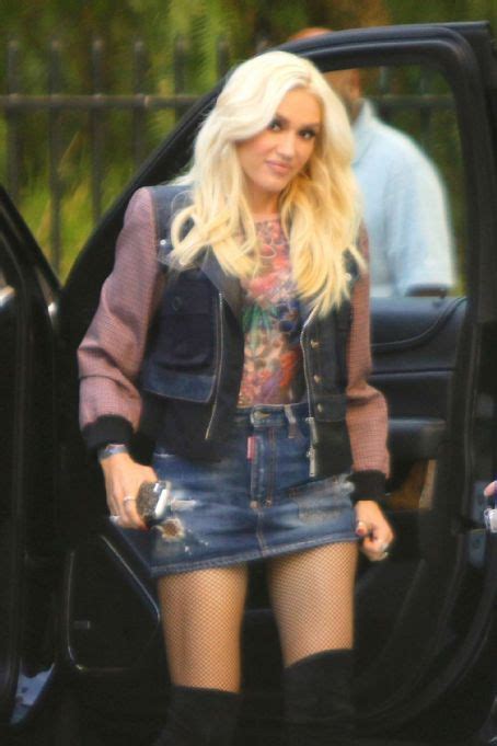 Gwen Stefani Arrives To Warner Music Group In Burbank Famousfix