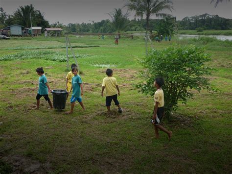 Tempat dan masa berkumpul adalah di dewan komuniti desa nilam pada pukul 8.00 pagi. SK NANGA SKRANG, SRI AMAN: Gotong-Royong Perdana