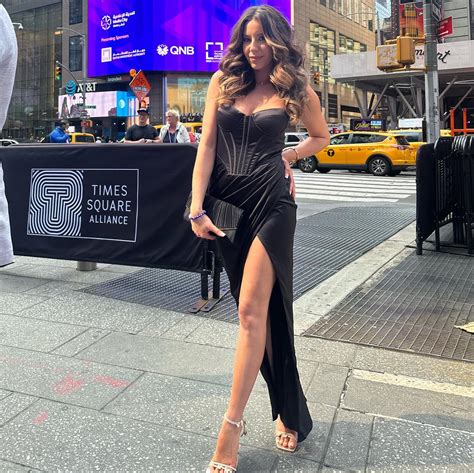 Teen Mom Star Vee Rivera Shows Off Incredible Curves In Skintight Corset Gown In Unedited Photos