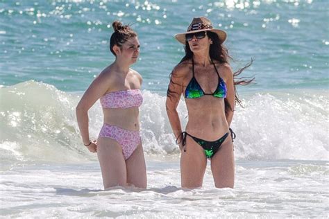 Wendy Barlow Enjoys The Good Weather In Mexico 19 Photos FappeningHD
