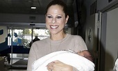 Pastora Soler vuelve a casa con su hija recién nacida, Vega | Noticias ...