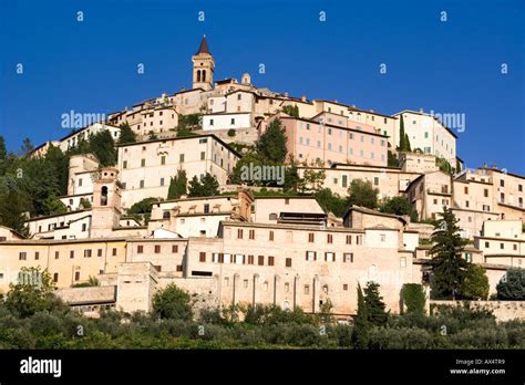 The Hilltop Town Of Trevi Umbria Italy Stock Photo Alamy