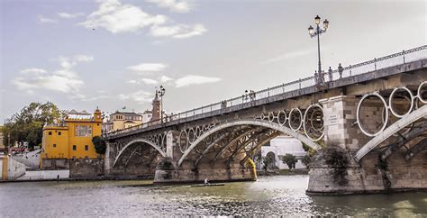 Puente De Triana Descubre Uno De Los Emblemas De La Capital Hispalense