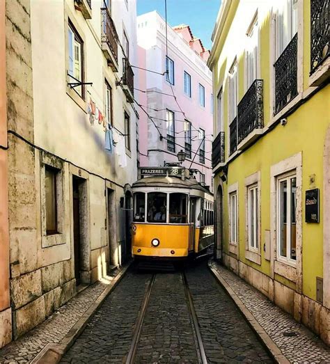Португалия с древнейших времён до нач. Улочки Лиссабона. Португалия. | Лиссабон, Лиссабон ...