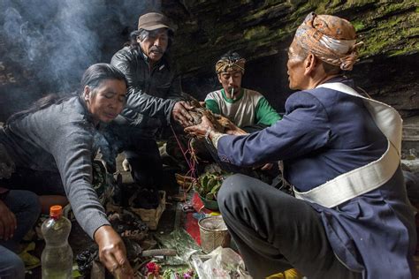 Indonesian Hindus Make Annual Offerings At Mount Bromo Nbc News