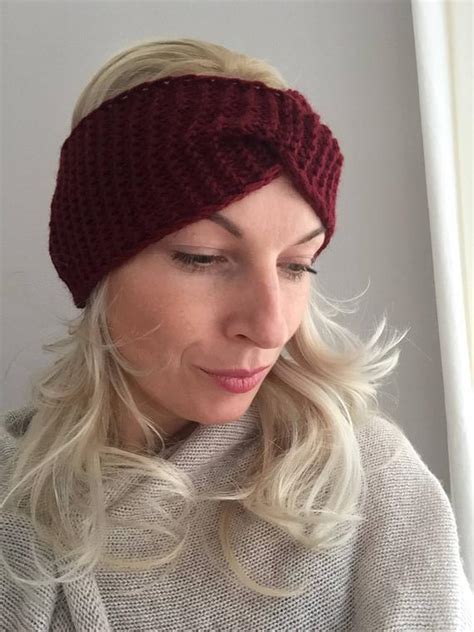 Find Out Stylish Looks In The Knitted Headbands