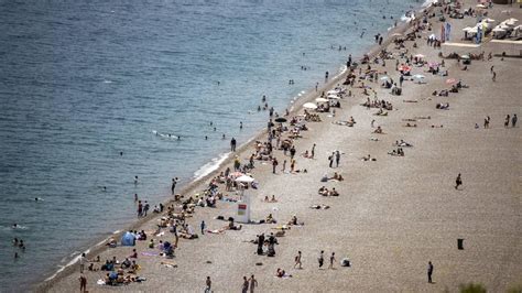 Antalya plajlarında bayram hareketliliği TRT Haber Foto Galeri