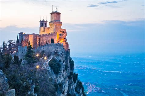E fondazione ente cassa di faetano, nata nel 1920 come cassa rurale dei depositi e prestito di faetano ; BILDER: Citta di San Marino | Franks Travelbox