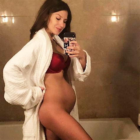 Hilaria Baldwin Thomas Nude Pantyless Selfie — Pregnant Pics With