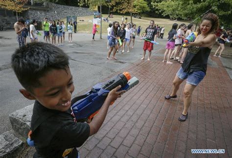 People Enjoy Water Fight In Vancouver Canada Xinhua Englishnewscn