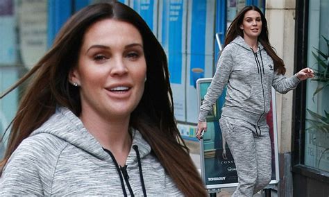 Danielle Lloyd Displays Bump As She Gets Her Nails Done