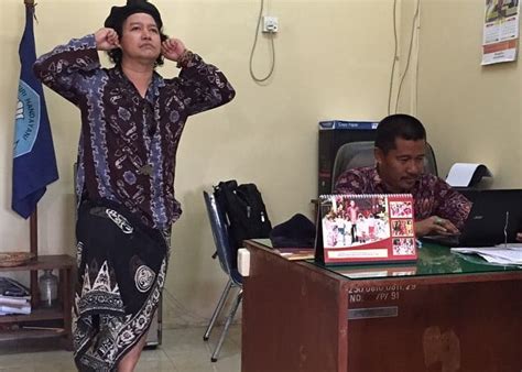 5 kebiasaan kecil yang ternyata lebih buruk dari yang dibayangkan. Biodata, Profil, dan Fakta Andrea Hirata