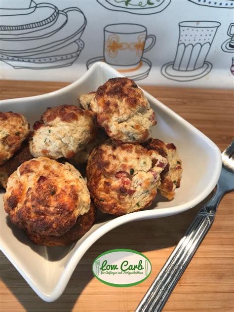 Zubereitung sofern der blumenkohl noch roh ist, sollte dieser zuerst gewaschen und anschließend in kleine röschen zerteilt werden. Blumenkohl-Käse Bällchen - Lowcarb für Anfänger und ...