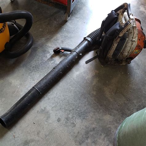 How do you start a backpack leaf blower? STIHL BACKPACK BLOWER - Big Valley Auction