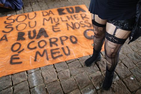 Marcha Das Vadias Re Ne Mulheres E Homens Na Zona Sul Do Rio De Janeiro