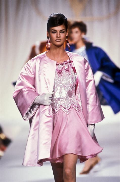 Linda Evangelista Valentino Runway Show 1990 Valentino Designer
