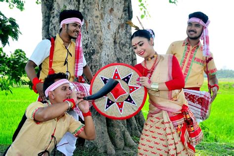 Folk Dance Of Assam Traditional Dance Of Assam Lifestyle Fun