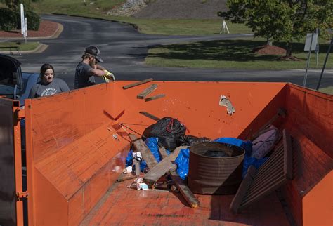 Photos: Volunteers remove trash from Lake Lanier at 2022 Shore Sweep