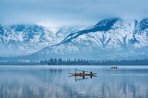 Pemandangan Indah Danau Dal Di Musim Dingin Srinagar Kashmir India Foto