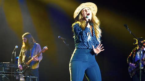 Lainey Wilson Celebrates 1 Single In Nashville Country Evolution