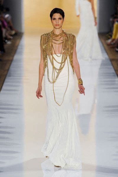 this is an amazing interpretation of the ancient egypt by alexandre vauthier the simple dress