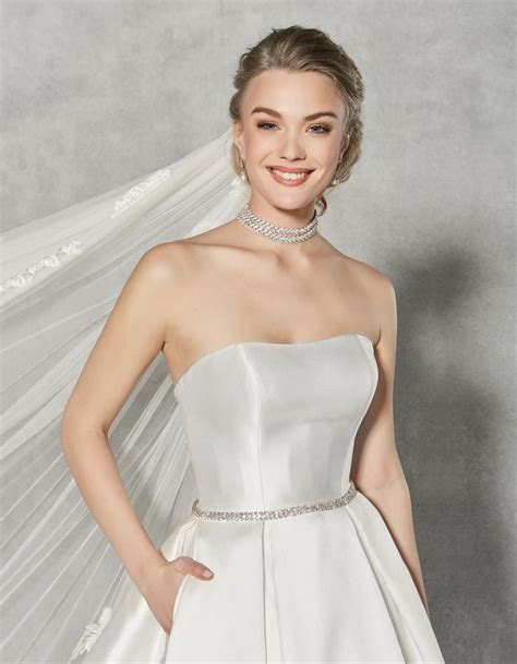 This Strapless Wedding Dress Austen Is A Contemporary Take On A Classic Style Simple Elegant