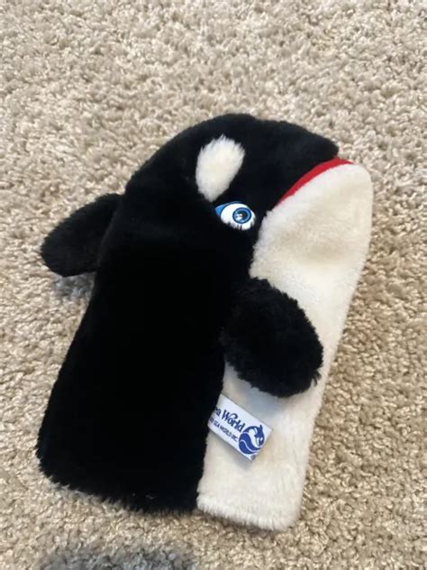 Shamu Vintage 1989 Seaworld Hand Puppet Killer Orca Whale Squeaky Plush