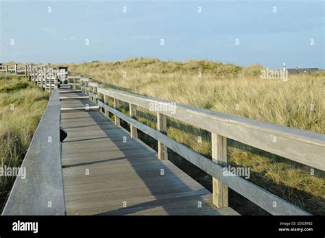 Land Footbridge Hi Res Stock Photography And Images Alamy