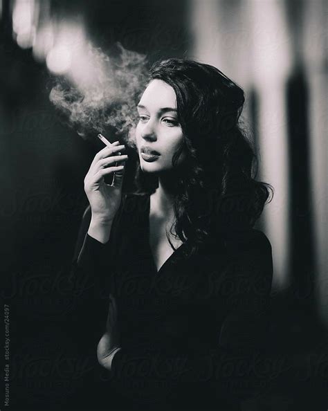 Pin En Sensual Ladies Smoking