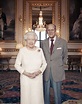 Queen and Prince Philip pose for 70th wedding anniversary | Daily Mail ...