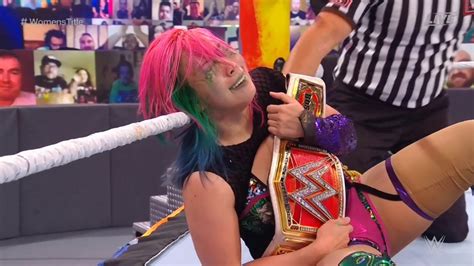 Asuka Beats Sasha Banks To Become Wwe Raw Womens Champion Summerslam 2020 Youtube