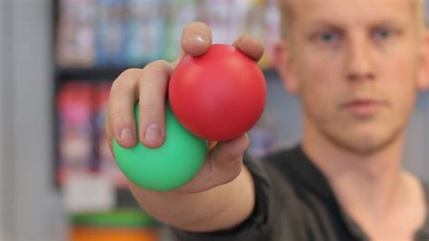 Learn How To Juggle 2 Balls And 4 Easy 3 Ball Tricks Youtube