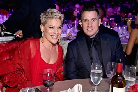Pink Defends Carey Harts Parenting On Instagram From Bold Attack