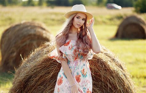 Обои взгляд девушка природа лицо поза фото волосы шляпа макияж сено красивая Evgeniy