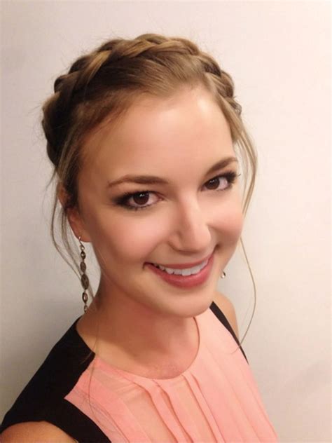 Celebrity Makeup How To On Revenges Emily Vancamp Glamour