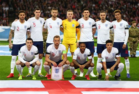 In de engeland voetbal fanshop als eerste het england uitshirt 2018/2019 in de kleur navy blauw. De Bruyne tips England to win Euro 2020 - ronaldo.com